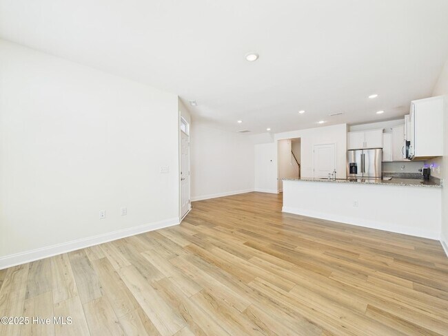 Building Photo - 458 Channel Drop Dr