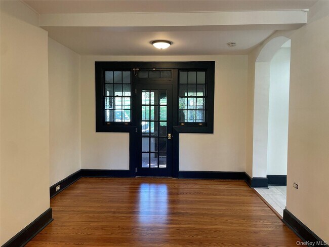 Building Photo - 12 Pine Hill Rd