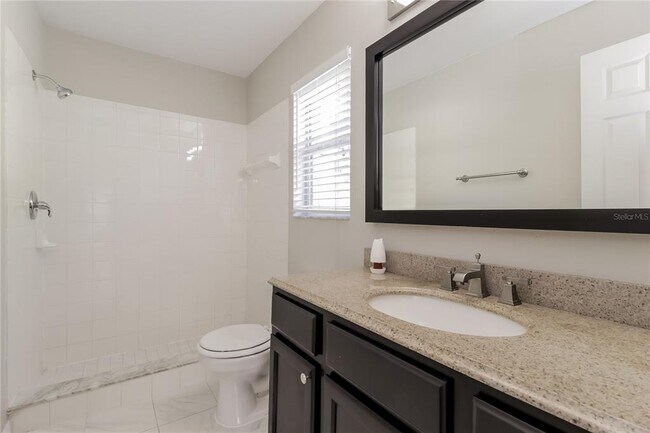 Building Photo - 1007 Royal Oaks Dr