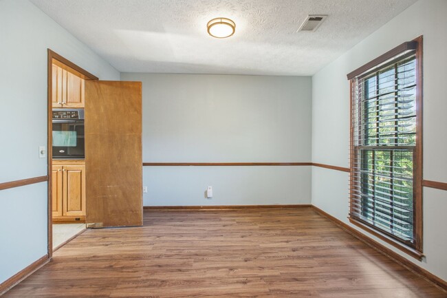 Building Photo - 3942 Ashmore Dr
