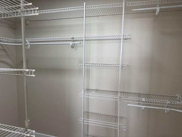 Building Photo - 800 Parkview Dr