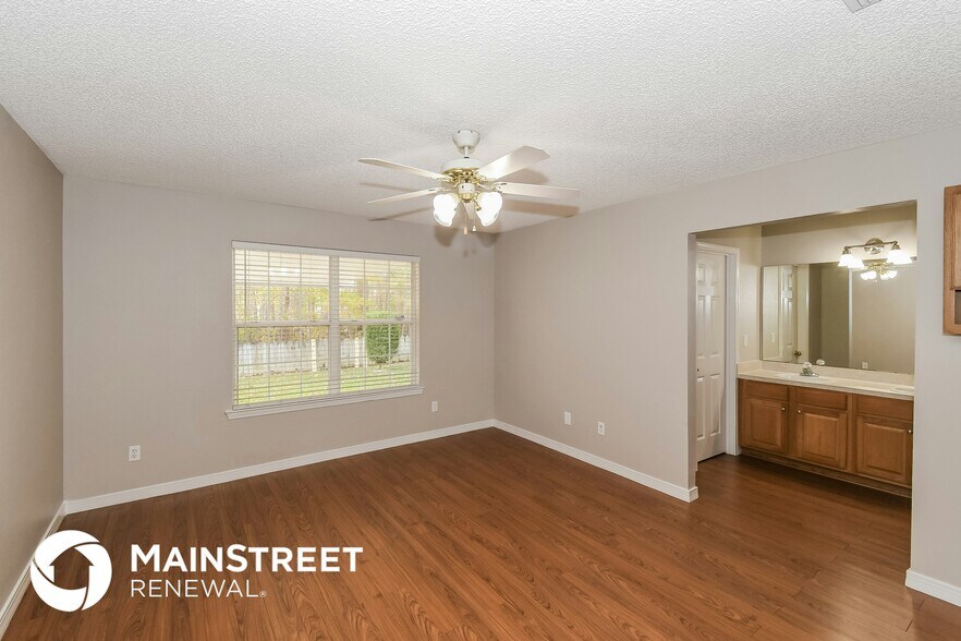 Building Photo - 10450 McGirts Creek Dr