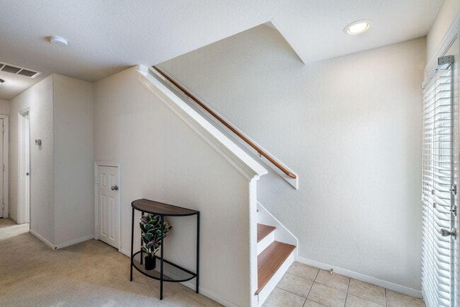 Building Photo - 3210 Clearview Cir