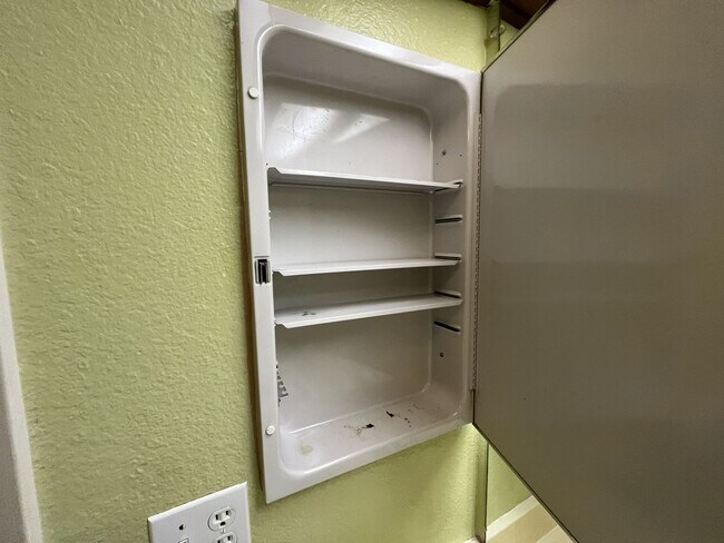 Building Photo - 1523 Hood Rd