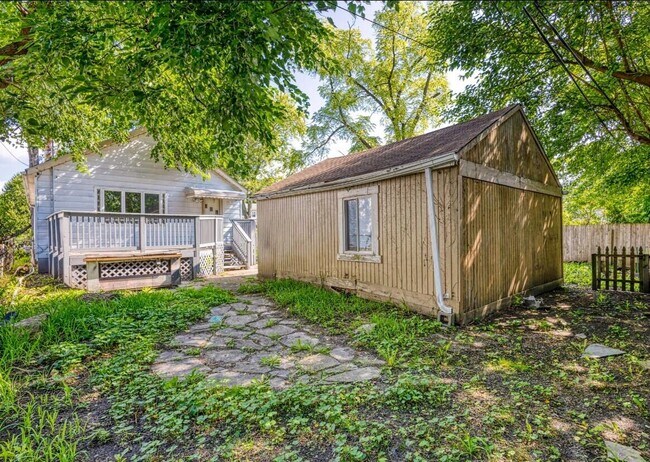 Building Photo - 77 W Bernhard Ave