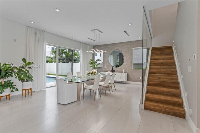 Building Photo - 7440 NW 100th Ct