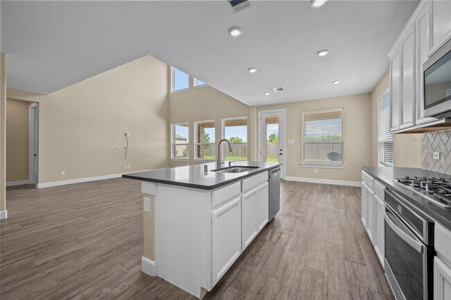 Building Photo - 14014 Phelps Dr