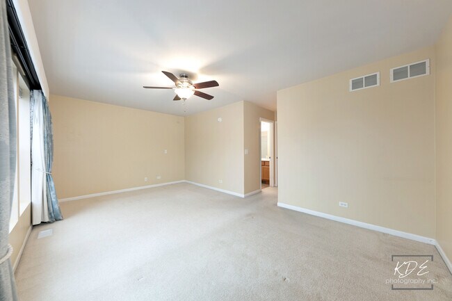 Building Photo - 651 Hawley Dr