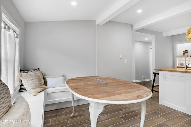 Building Photo - 10 Marion Pl