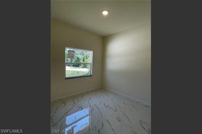 Building Photo - Available Now Three Bedroom 2 bath/ Single...