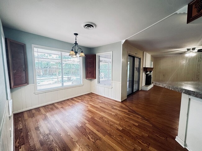 Building Photo - 425 Zephyr Dr