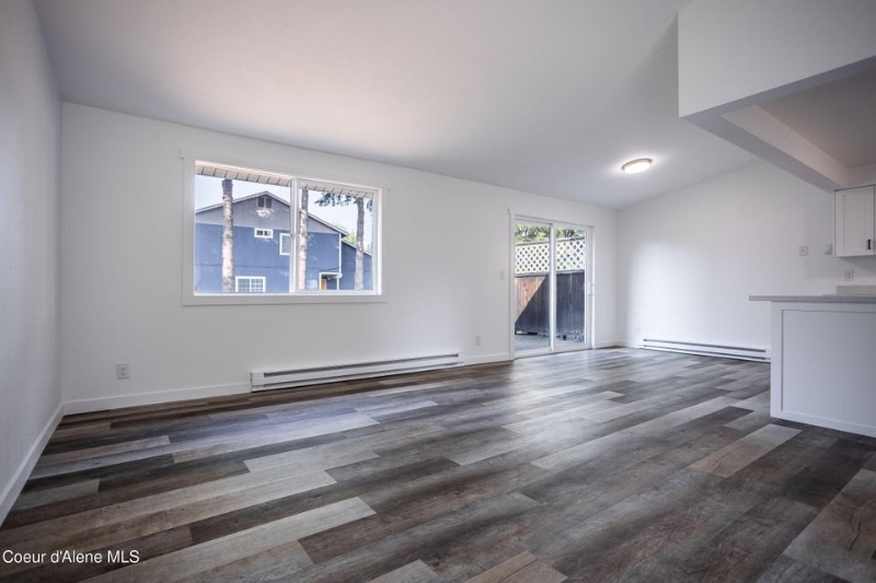 Building Photo - 919 E Spruce Ave