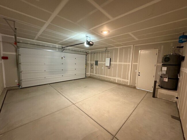 Building Photo - 2231 N Julieann St