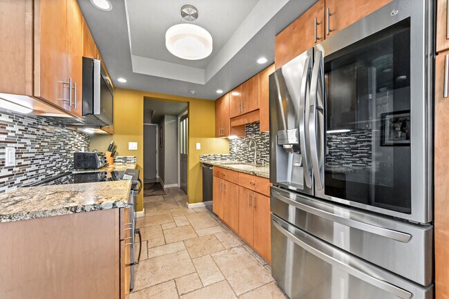 Building Photo - 3000 N Ocean Dr
