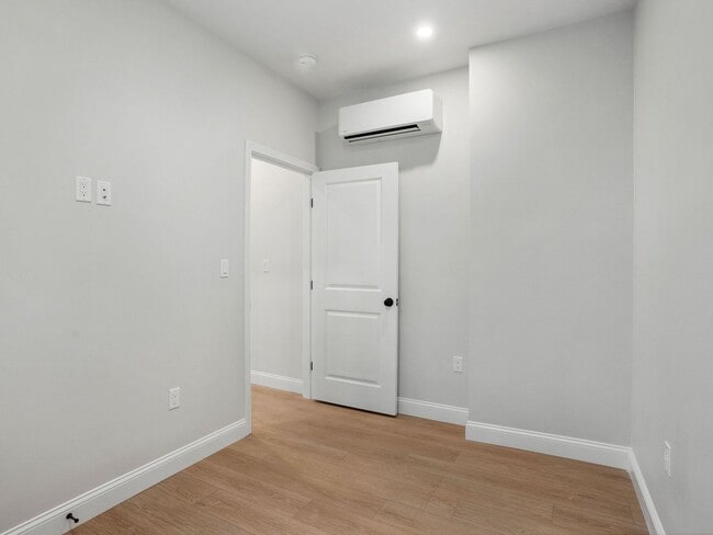 Building Photo - Renovated 2 Bed in the Heart of the North End | In-Unit Laundry | Pet Friendly | 9/1