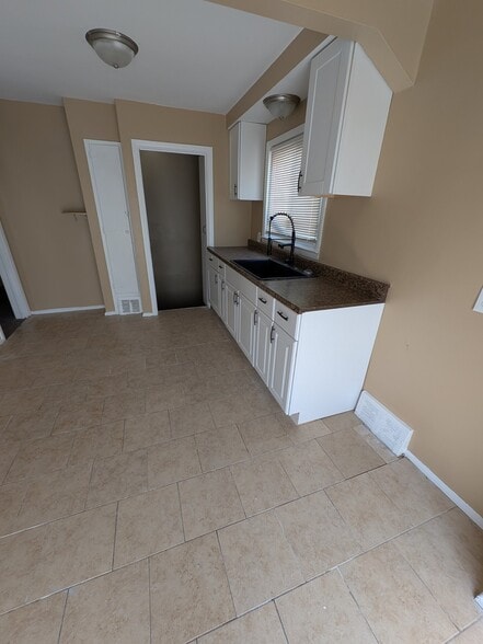 Building Photo - 21338 Pembroke Ave