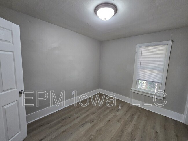 Building Photo - 518 Kern St