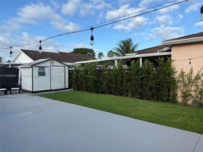 Building Photo - Southwest 125th Avenue Road, Miami, FL 33177 - 3 BR 1.5 BA single-family home