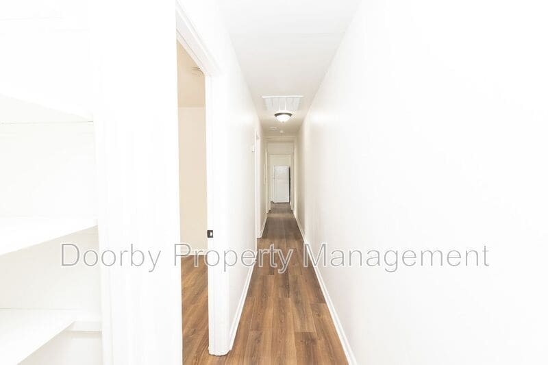 Building Photo - 2011 Milne St