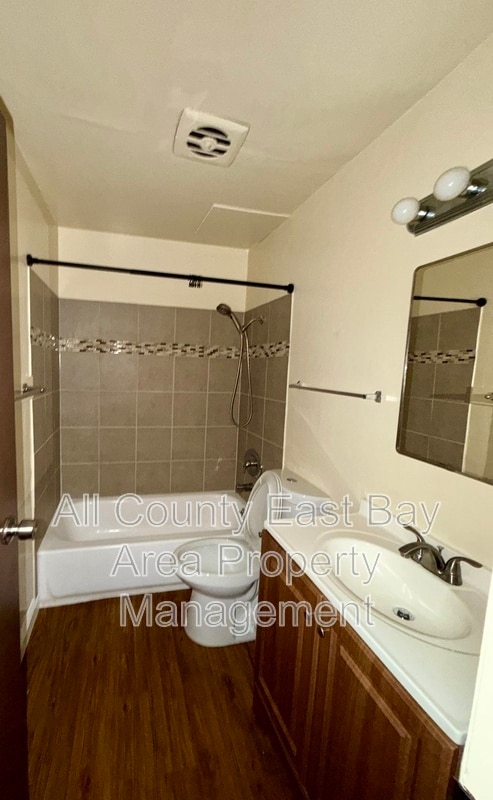 Building Photo - 1411 Parker St