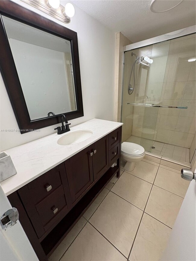 Building Photo - 3375 N Country Club Dr