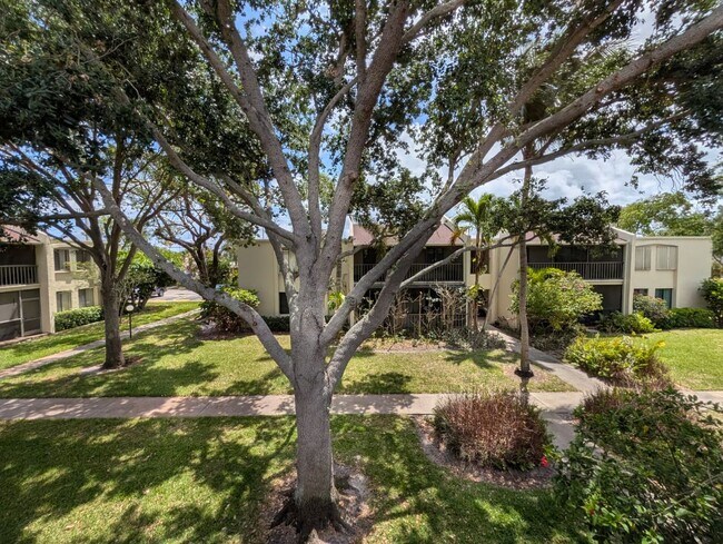 Building Photo - Spacious 2BR Retreat Near Beaches & Dining