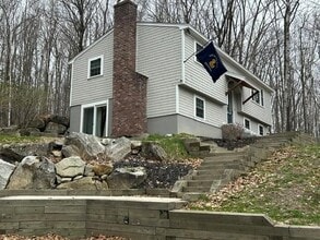 Building Photo - 240 Bay Point Rd