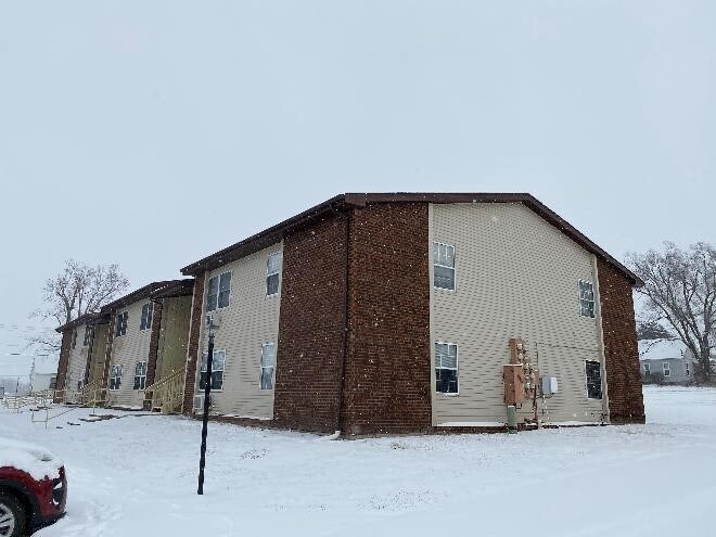 411 West 2nd Street, Salisbury, MO - South Side - 411 W 2nd St