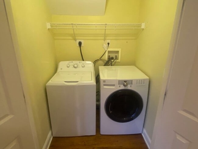 Building Photo - Banner Country Club condo