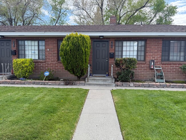 Primary Photo - 1060 E Taylor St