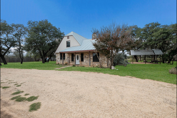 Building Photo - 200 Blue Bonnet Dr