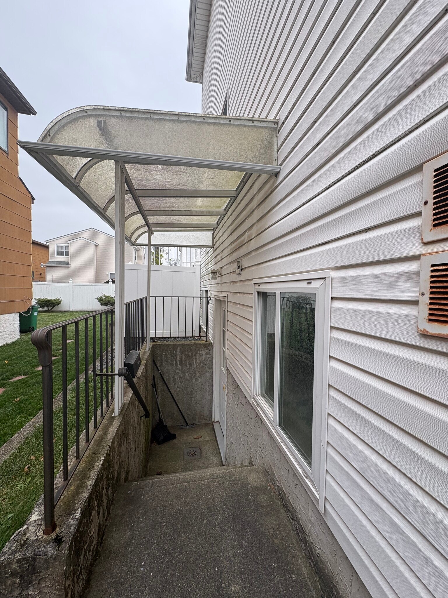 Building Photo - 273 Eltingville Blvd