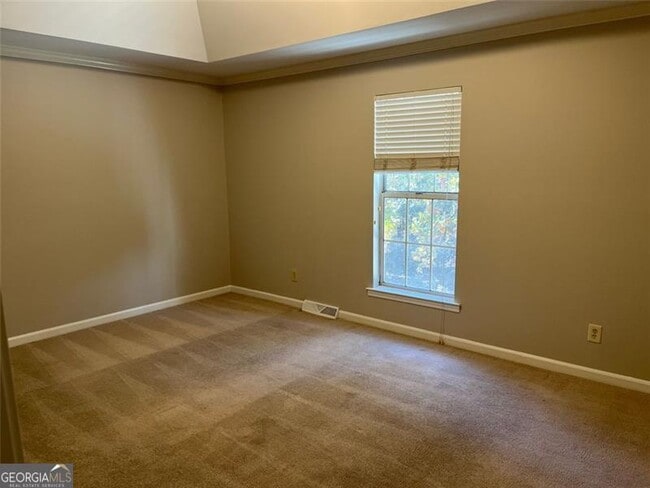 Building Photo - 326 Leafmore Rd SW