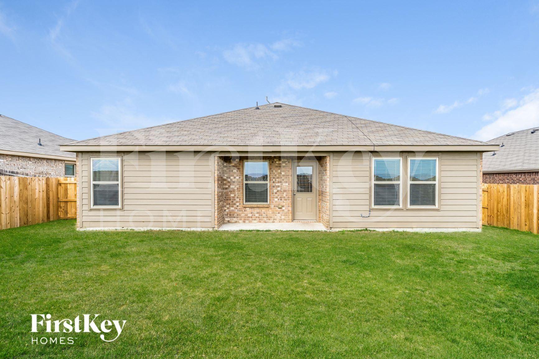Building Photo - 313 Plum Dr