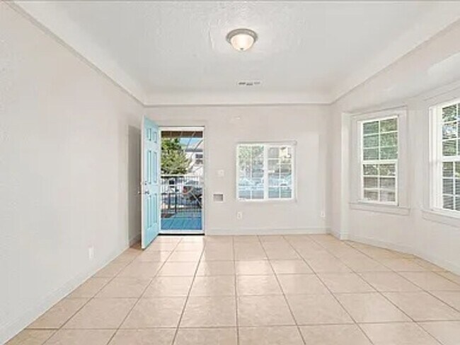 Building Photo - 3123 San Rafael Ct