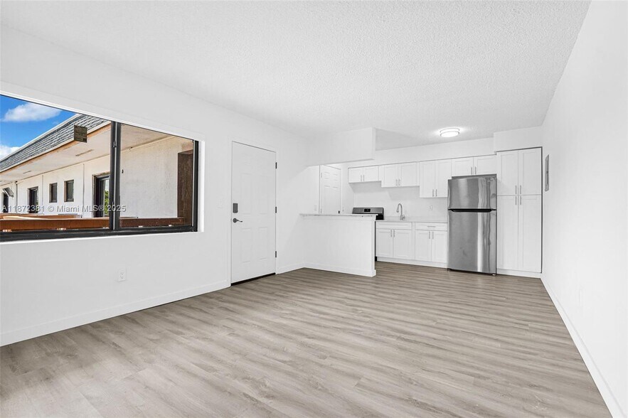 Building Photo - 13090 Griffing Blvd