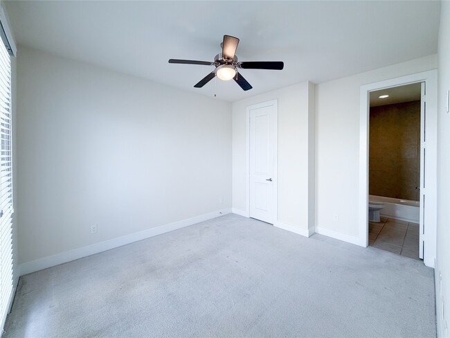 Building Photo - 1803 Crestdale Dr