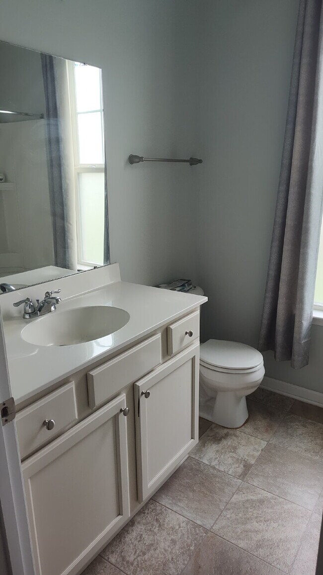 Building Photo - Spacious Home in a Gated Community!!!