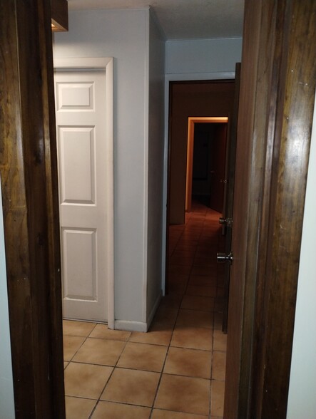 Master bathroom looking into middle and front bedrooms - 9018 SE Hobe Ridge Ave