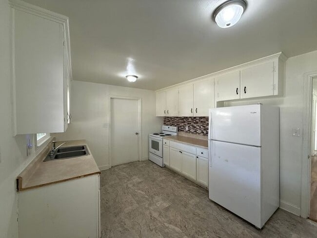 Building Photo - T.R. Lawing Realty Property