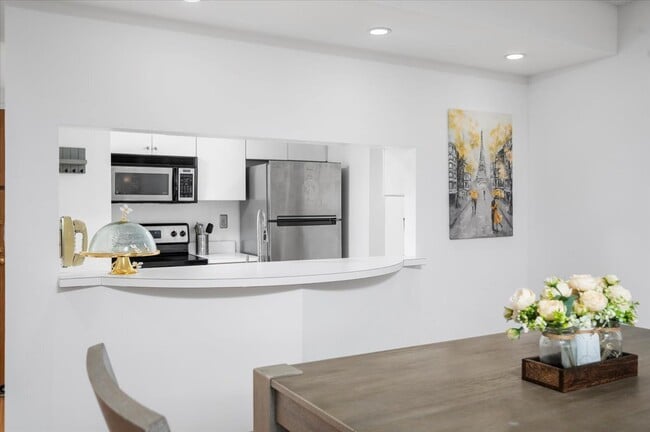 Building Photo - 127 Greyrock Pl