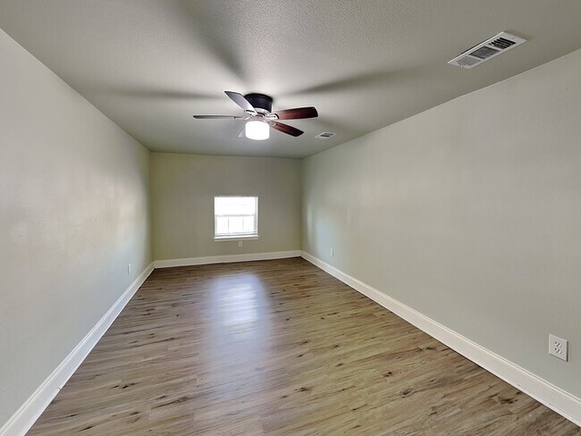 Building Photo - 1330 Marfa Ave