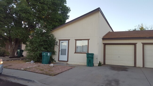 Primary Photo - 3BD Behind Define Fitness on 21st