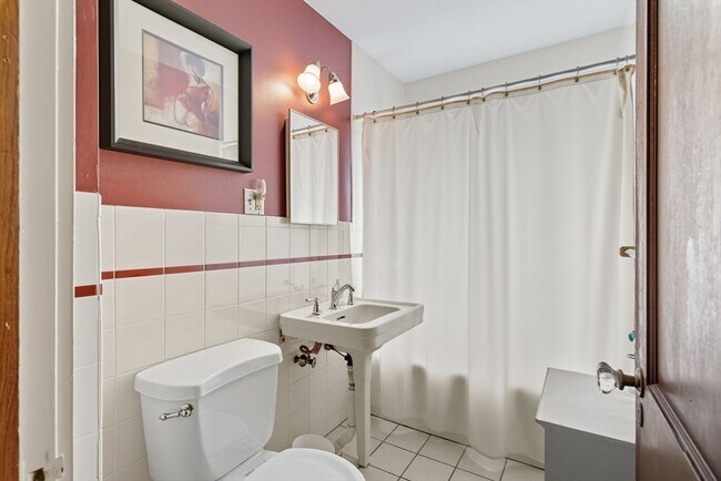 Building Photo - 40 Cottage Park Rd