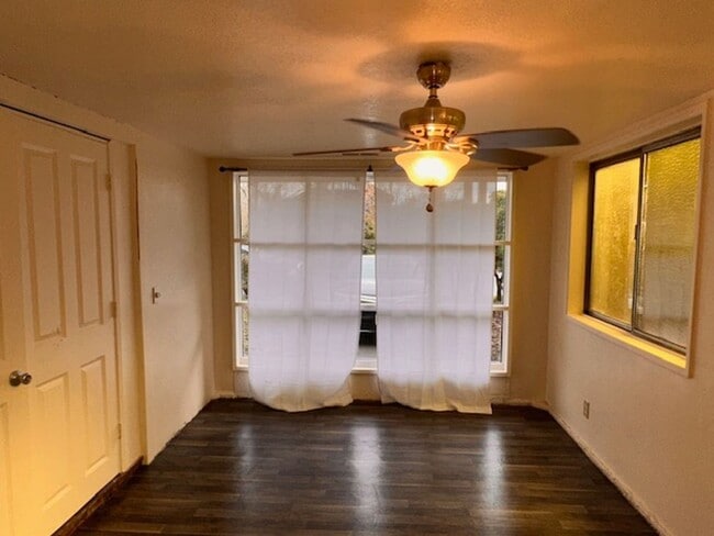 Building Photo - $500 Move-In Special | Kenton 3-Bed, 2-Bath Home with Yard & Washer/Dryer