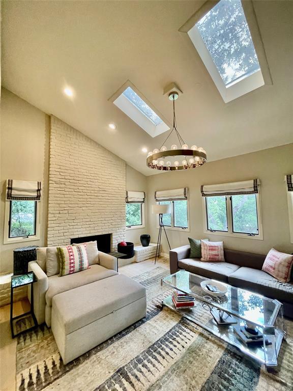 Building Photo - 806 Rock Creek Dr
