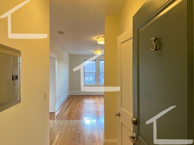Primary Photo - Nicely Renovated 2BR/1Bath in Brookline!