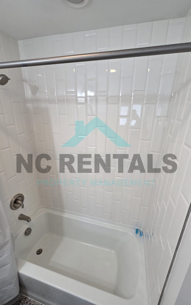 Building Photo - 1501 E Jones St