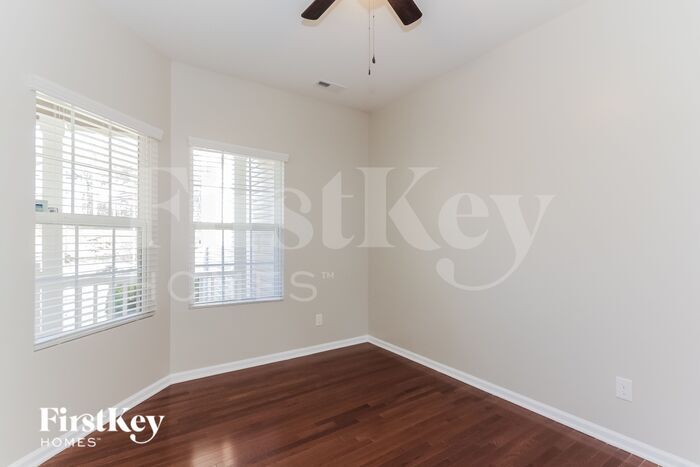 Building Photo - 12204 Flatbush Dr