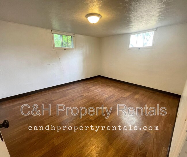 Building Photo - 1302 1st St W
